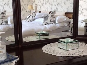 Room - Whashton Springs Farmhouse B&B (Richmond)
