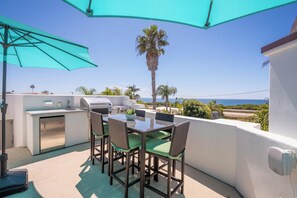 Outdoor dining - Ocean View Beach House with Rooftop Deck in Carlsbad (Carlsbad)