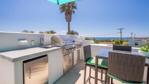 Unclassified image, 2 of 53, button - Ocean View Beach House with Rooftop Deck in Carlsbad (Carlsbad)