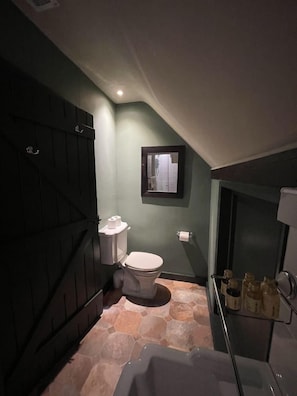 Bathroom - The Plume of Feathers - Inn (Farnham)