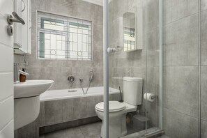 Bathroom - St Ronans (Cape Town)