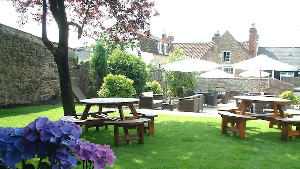 Outdoor dining - The George At Nunney (Frome)