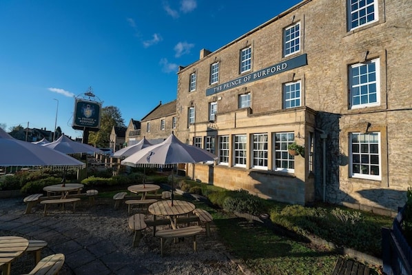 Unclassified image, 1 of 55, button - The Cotswold Gateway Hotel (Burford)