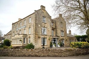Unclassified image, 2 of 55, button - The Cotswold Gateway Hotel (Burford)