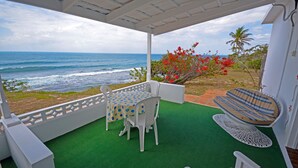 Outdoor dining - Sunset Resort (Treasure Beach)