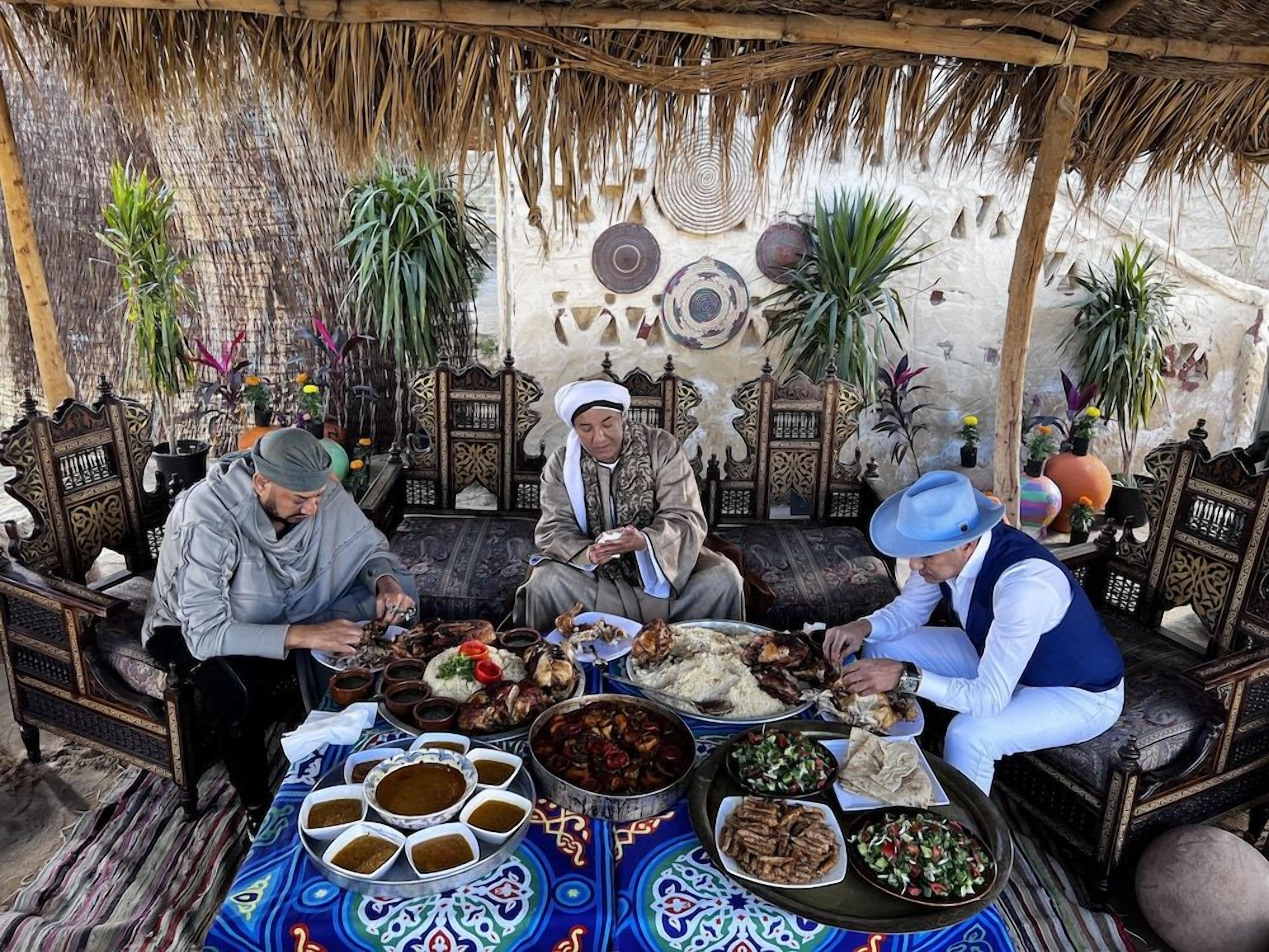 تناول الطعام بالخارج