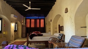 Room - Zad El Mosafer (Yusuf as-Sidiq)
