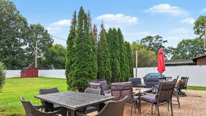 Outdoor dining - Notre Dame Game Day Getaway! Minutes from Campus, South Bend & Eddy Street (South Bend)