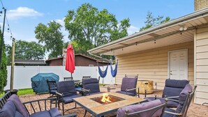 Outdoor dining - Notre Dame Game Day Getaway! Minutes from Campus, South Bend & Eddy Street (South Bend)