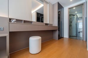 A modern bathroom with a large mirror, a toilet, and a shower area. - Modern 2BR Apt near Bangtao Beach - Pool - Gym & WiFi (Choeng Thale)