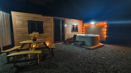 Cozy 2-bedroom cabin in enchanting Antlers w/ Spa