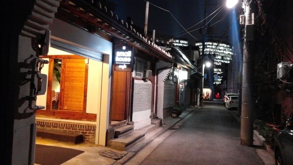 Exterior - Gong Sim Ga (Seoul)
