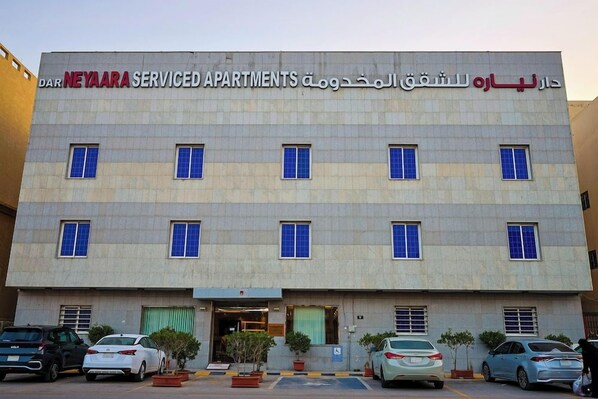 Unclassified image, 1 of 37, button - Al Muhaidb Khanshalila (Riyadh)