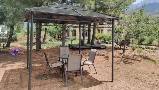 Outdoor dining - Nivvana Lodge & Homestay (Paro)