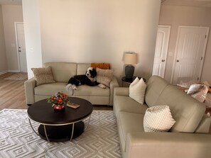 Living area - Corporate and Crew housing close to Prisma, Duke Energy, Borg Warner and Clemson (Seneca)