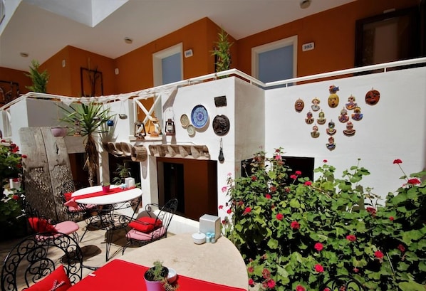 Outdoor dining - Parvaport Otel (Çeşme)