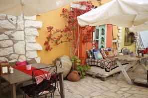 Outdoor dining - Parvaport Otel (Çeşme)