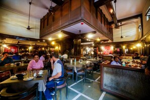 Dining - Lucky Hotels And Restaurants Bandra (Mumbai)