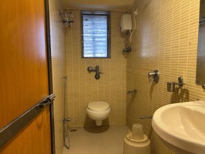 Bathroom - Lucky Hotels And Restaurants Bandra (Mumbai)