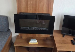 Image 10 - 3 Bedroom Seaview Cabin Sleeps 8 - Balcony & Pool (Skegness)