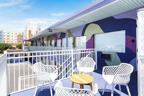Outdoor dining - The Ben Louie (New Orleans)