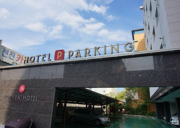 Unclassified image, 1 of 23, button - Chanel Hotel (Gumi)