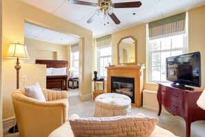 Living area - The Stratford Hotel (Stratford)
