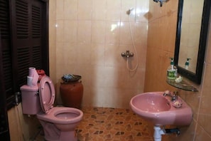 Bathroom - The Bong Thom Homestay by AIC (Banteay Srei)