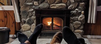 Cozy Ski Cabin w/ Fenced Yard 10 Min to Mt Snow, 20 Min to Stratton,Dog Friendly