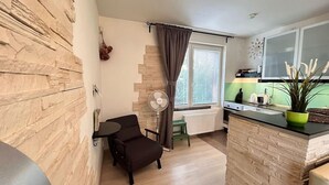 Living area - Bastien Studio Near Airport (Prague)