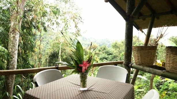 Outdoor dining - Sang Giri Mountain Glamping Camp (Penebel)