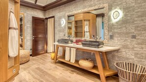 Bathroom - Ozen Life Maadhoo Resort (Maadhoo)