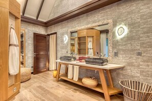 Bathroom - Ozen Life Maadhoo Resort (Maadhoo)