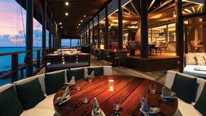 Outdoor dining - Ozen Life Maadhoo Resort (Maadhoo)