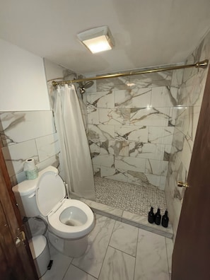 Unclassified image, 3 of 10, button - Perfect 2-bedroom apartment with AC in welcoming Lake Placid. (Lake Placid)