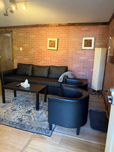 Perfect 2-bedroom apartment with AC in welcoming Lake Placid.