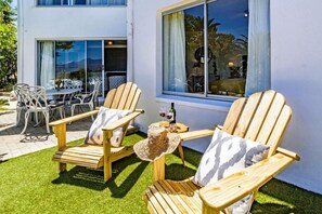 Outdoor dining - African Dreams Guest House (Cape Town)