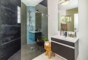 Bathroom - African Dreams Guest House (Cape Town)