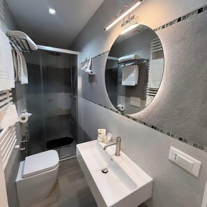 Bathroom - Domus Roxy (Rome)