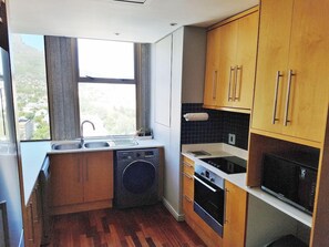 Private kitchen - ITC Hospitality Group Two Bedrooms Cartwright's Corner (Cape Town)