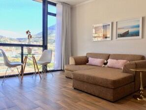 Living area - Midtown Rentals At The Four Seasons (Cape Town)