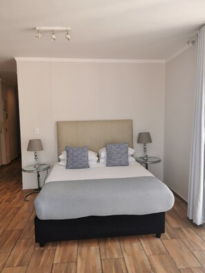 Room - Midtown Rentals At The Four Seasons (Cape Town)
