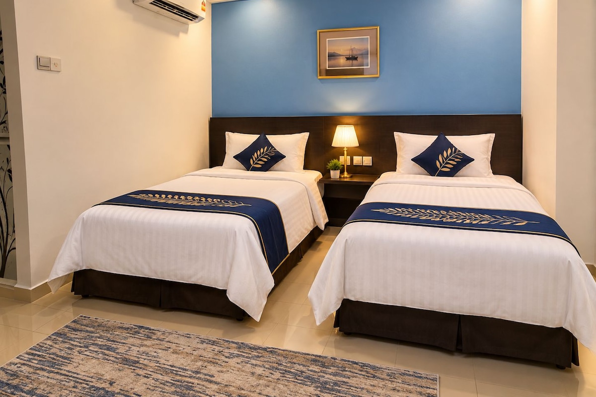 Habitación estándar con 2 camas individuales | Escritorio, tabla de planchar con plancha, wifi gratis y ropa de cama