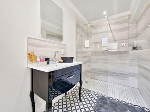 Bathroom - The Blue Emerald (Cape Town)