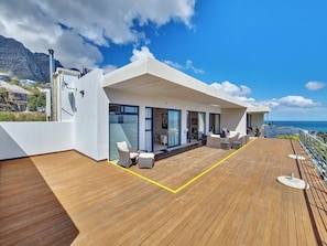 Exterior - The Blue Emerald (Cape Town)