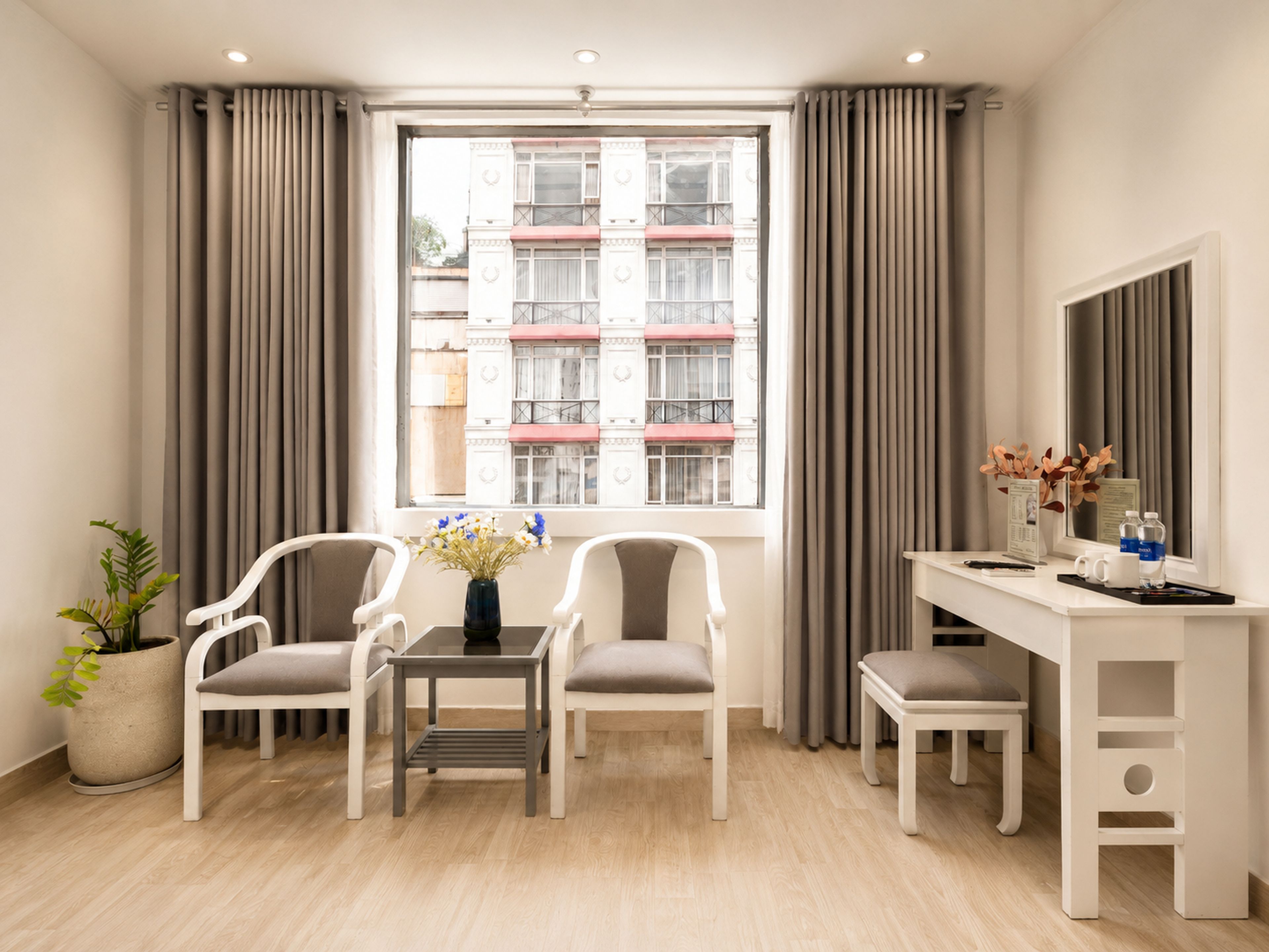 Chambre Double Premium, vue ville | Coin séjour | Télévision à écran plat
