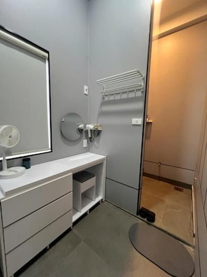 Unclassified image, 4 of 8, button - Japanese Sleep Box Da Nang Airport (Thanh Khe)