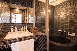 Bathroom - Kiraku Kyoto Gion (Kyoto)