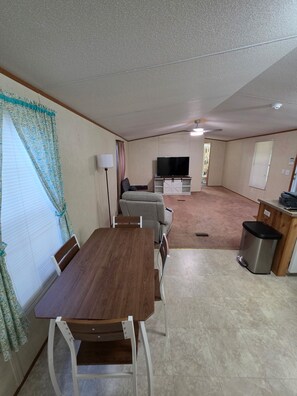 Dining - Cozy 2-bedroom mobile home in fabulous Sulphur with AC + Wi-Fi (Sulphur)