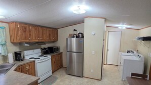 Unclassified image, 2 of 20, button - Cozy 2-bedroom mobile home in fabulous Sulphur with AC + Wi-Fi (Sulphur)